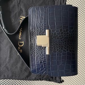 Mid-size Massimo Dutti leather bag, with adjustable strap